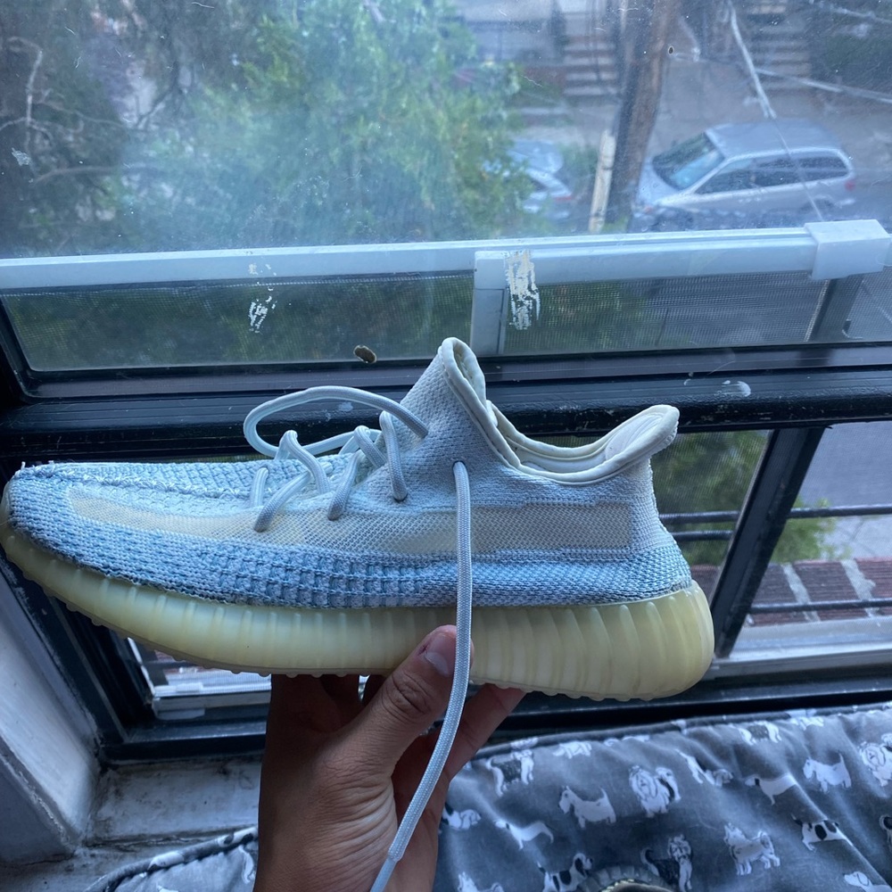 Yeezy cloud white